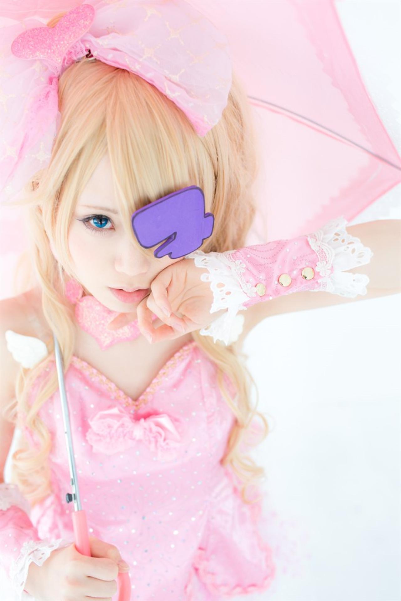 倉坂くるる扮针目缝撑伞站姿