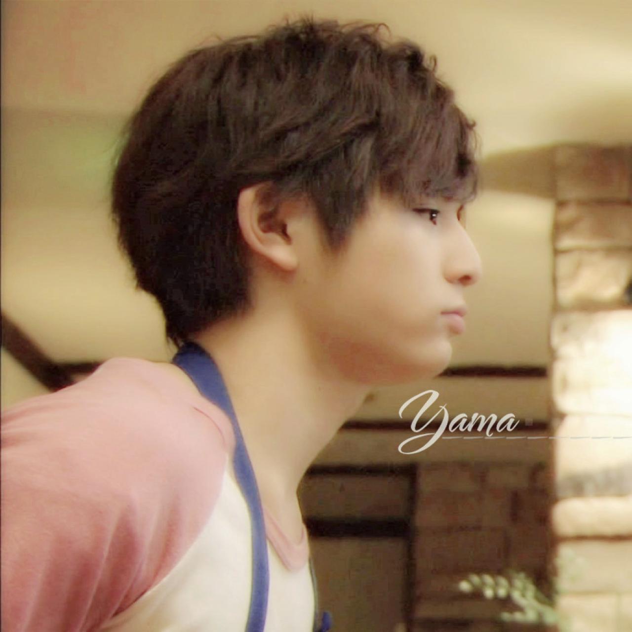 侧脸的山田凉介头像