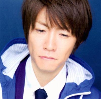 抿嘴垂眉的堂本刚头像