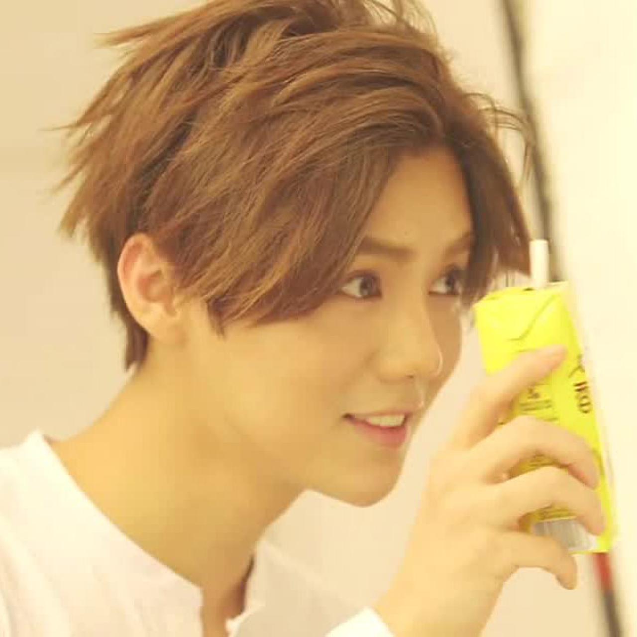 睁着大眼睛的鹿晗头像