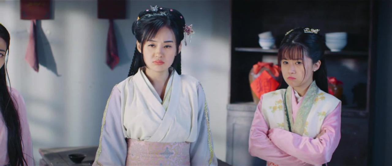 郑合惠子扮白洁和王怡悦扮粉丝撅嘴傲娇表情