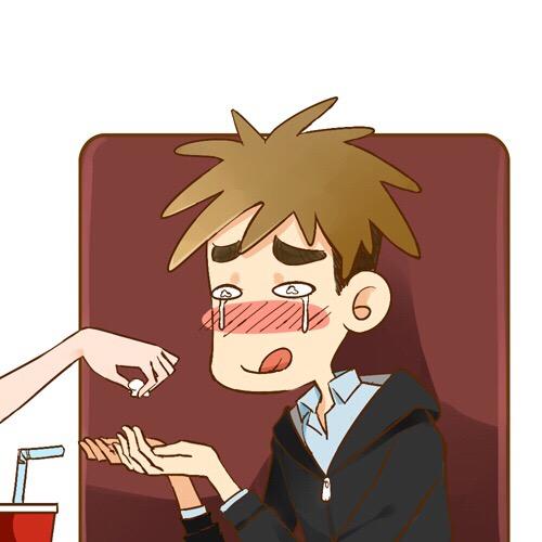 情侣头像男用：接着女友爆米花的受气包头像