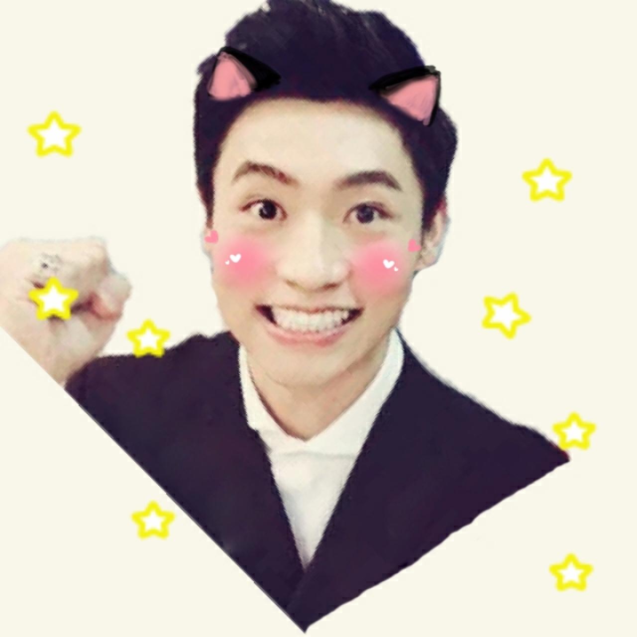 戴猫耳的握拳的魏晨头像