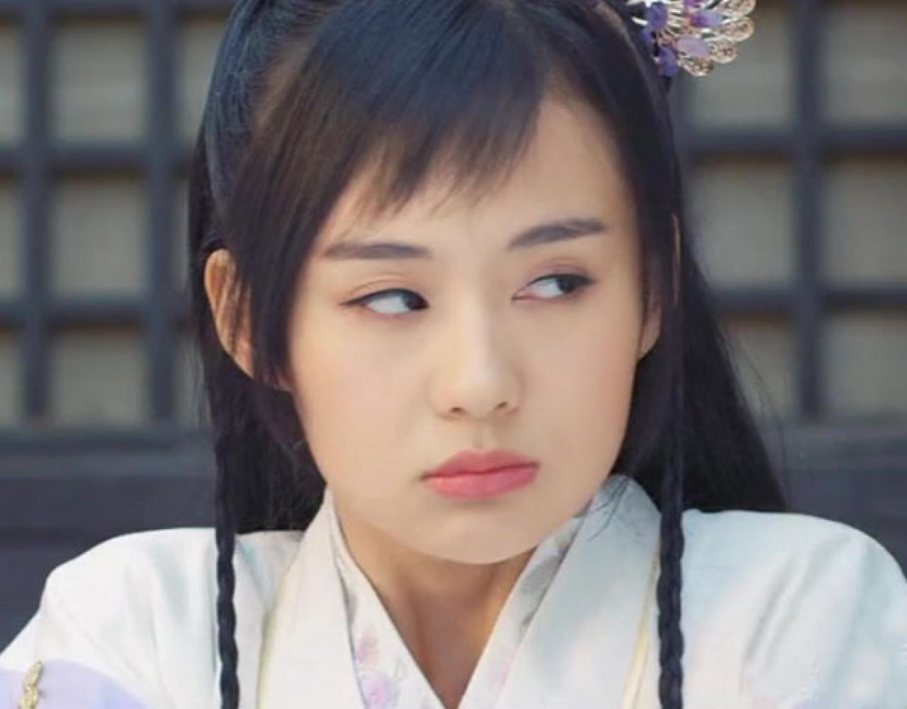 郑合惠子扮白洁左斜眼表情