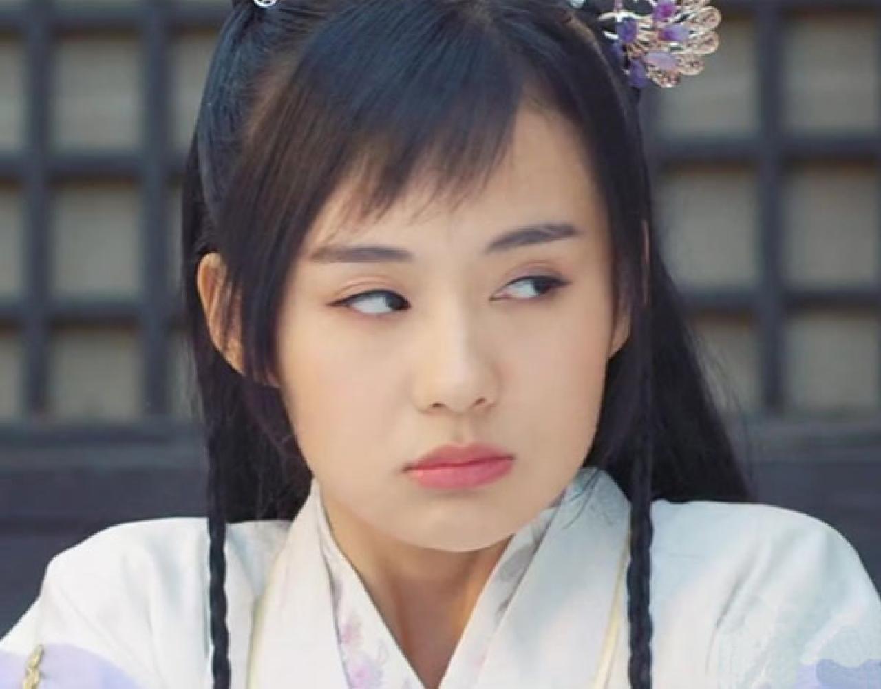 郑合惠子扮白洁左斜眼表情