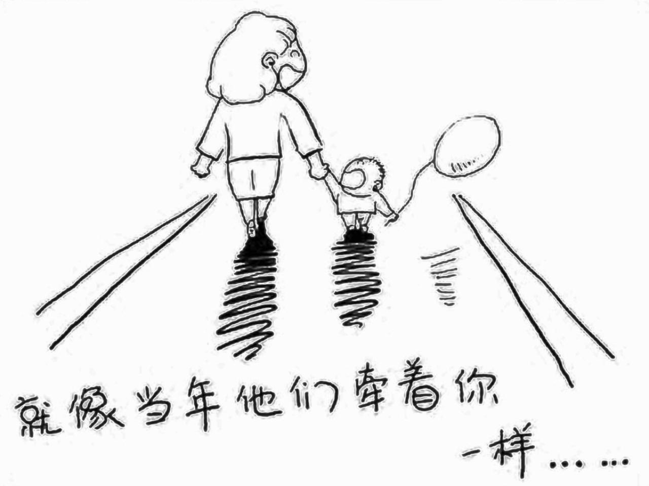 拉着孩子手的年轻母亲：就像当年他们牵着你一样