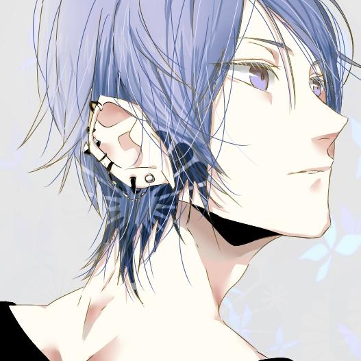 蓝色长发和眼睛的戴着耳钉的男孩头像