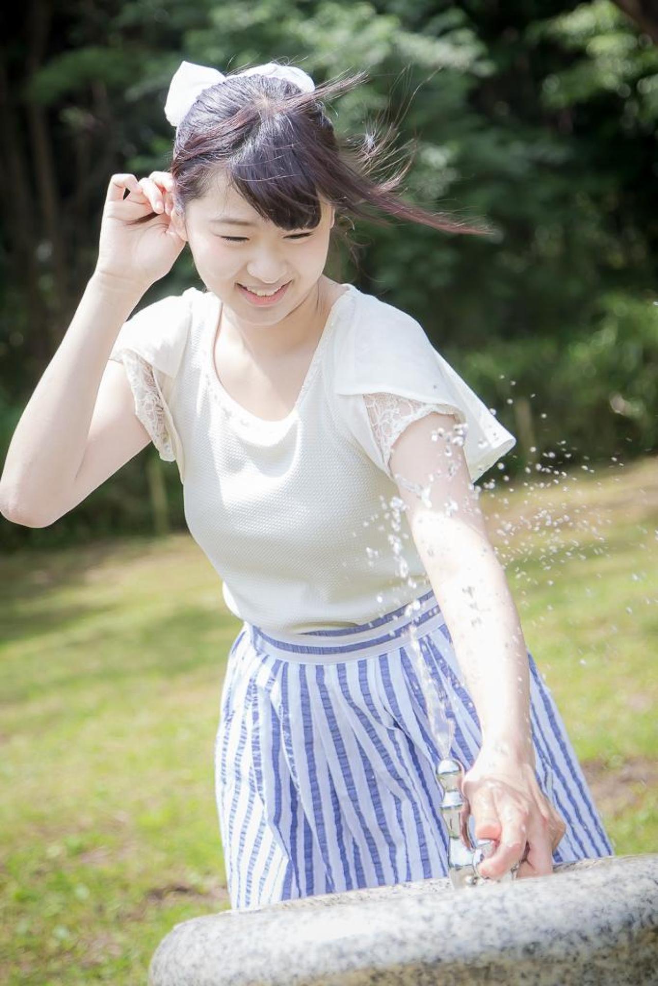 まいあむさん打开直饮水的龙头