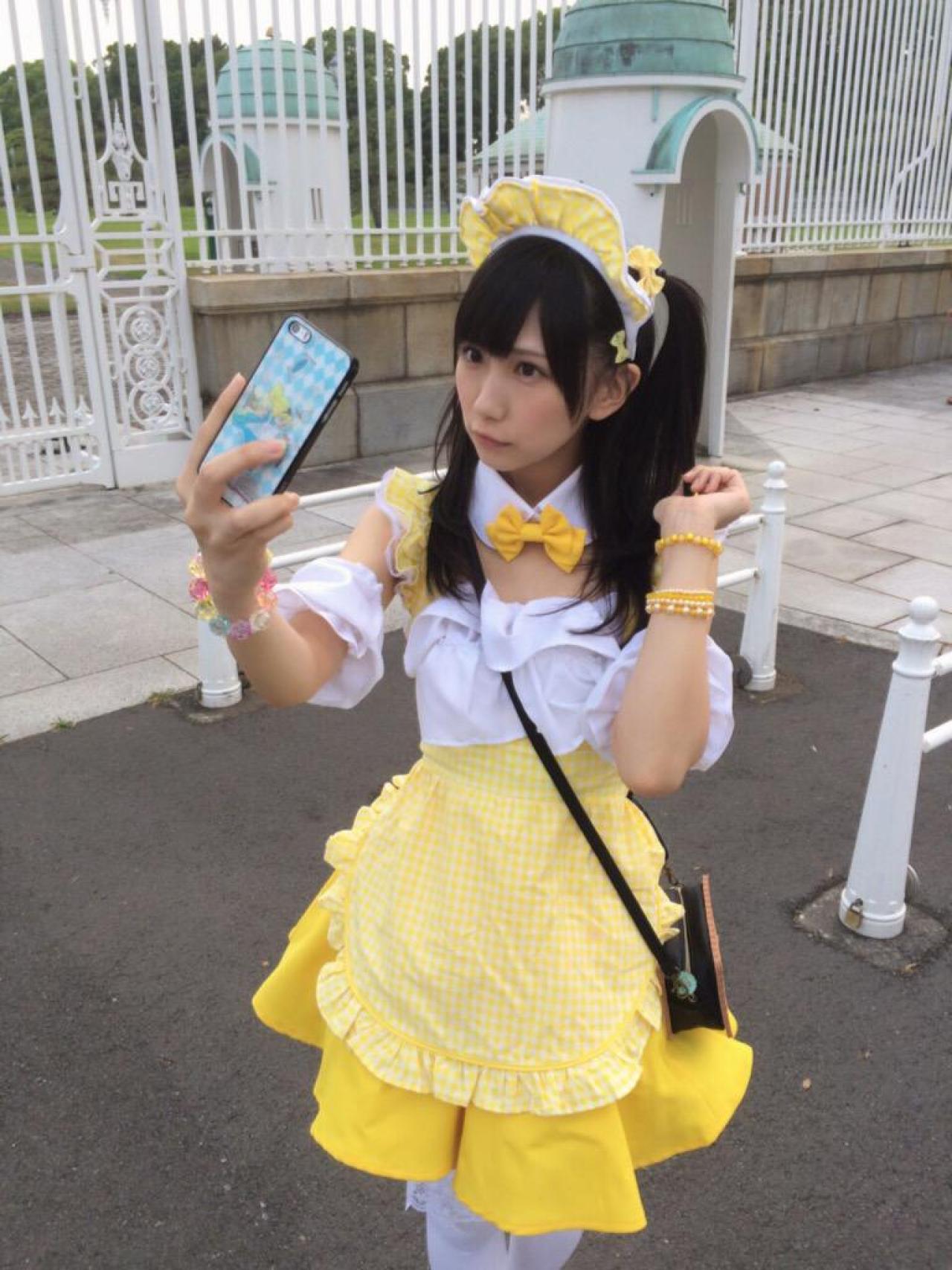 曾在用手机自拍的小日向くるみ