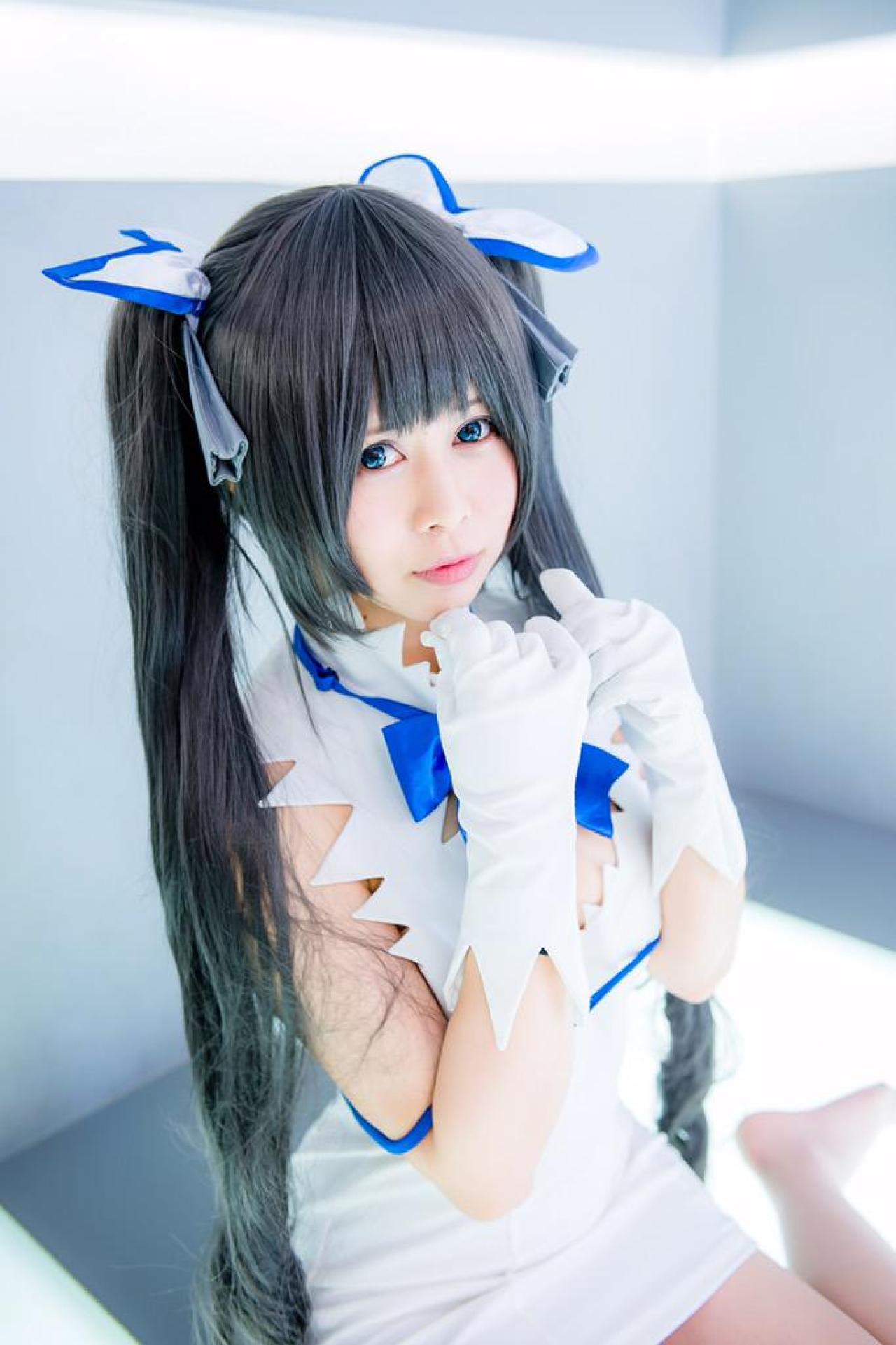 天羽みあ扮赫斯缇雅跪姿 3/4侧面