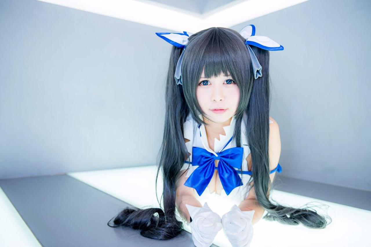 天羽みあ扮赫斯缇雅趴姿 正面