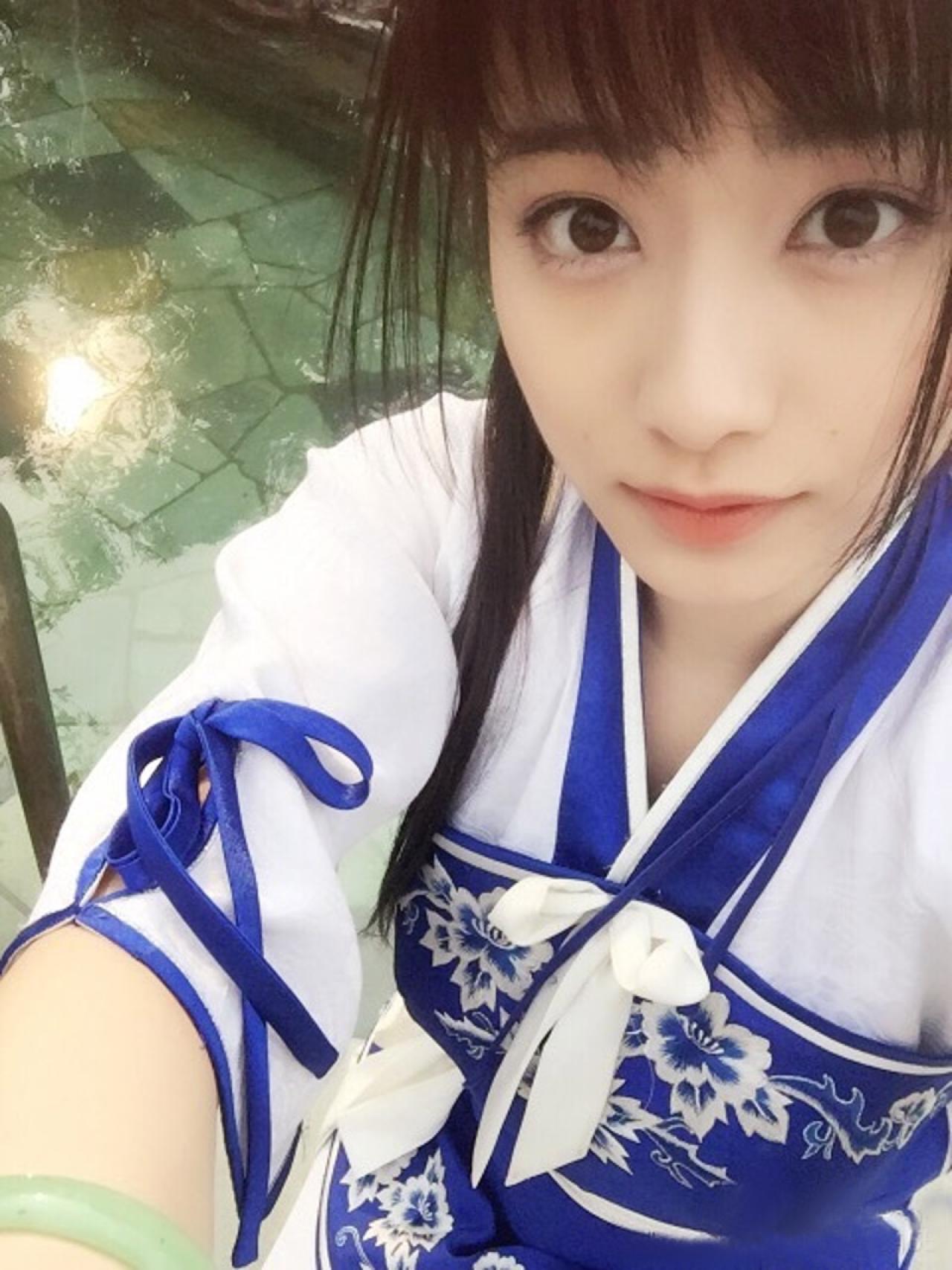 孙雪宁扮赵灵儿温泉边自拍