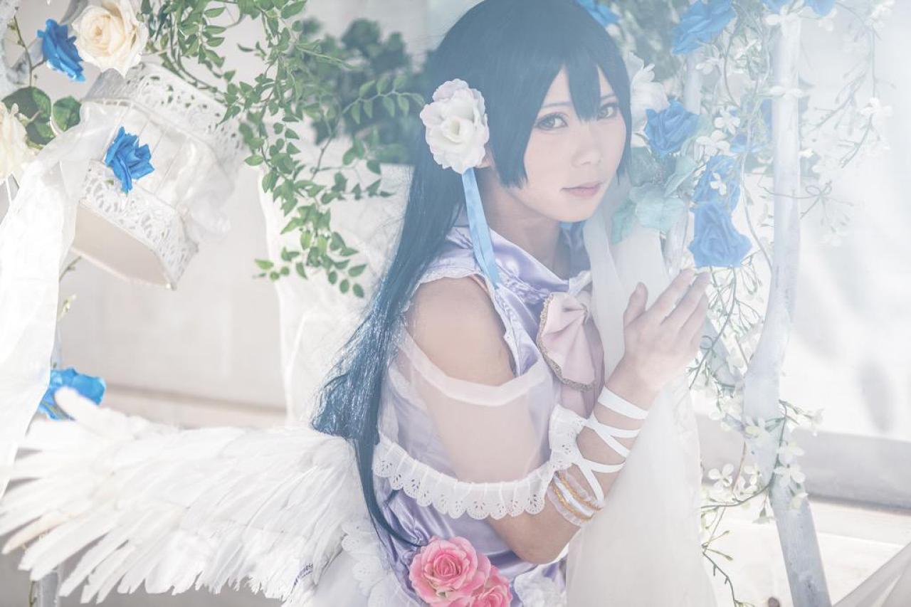 ステラ扮园田海未手捧白色缎带 坐姿