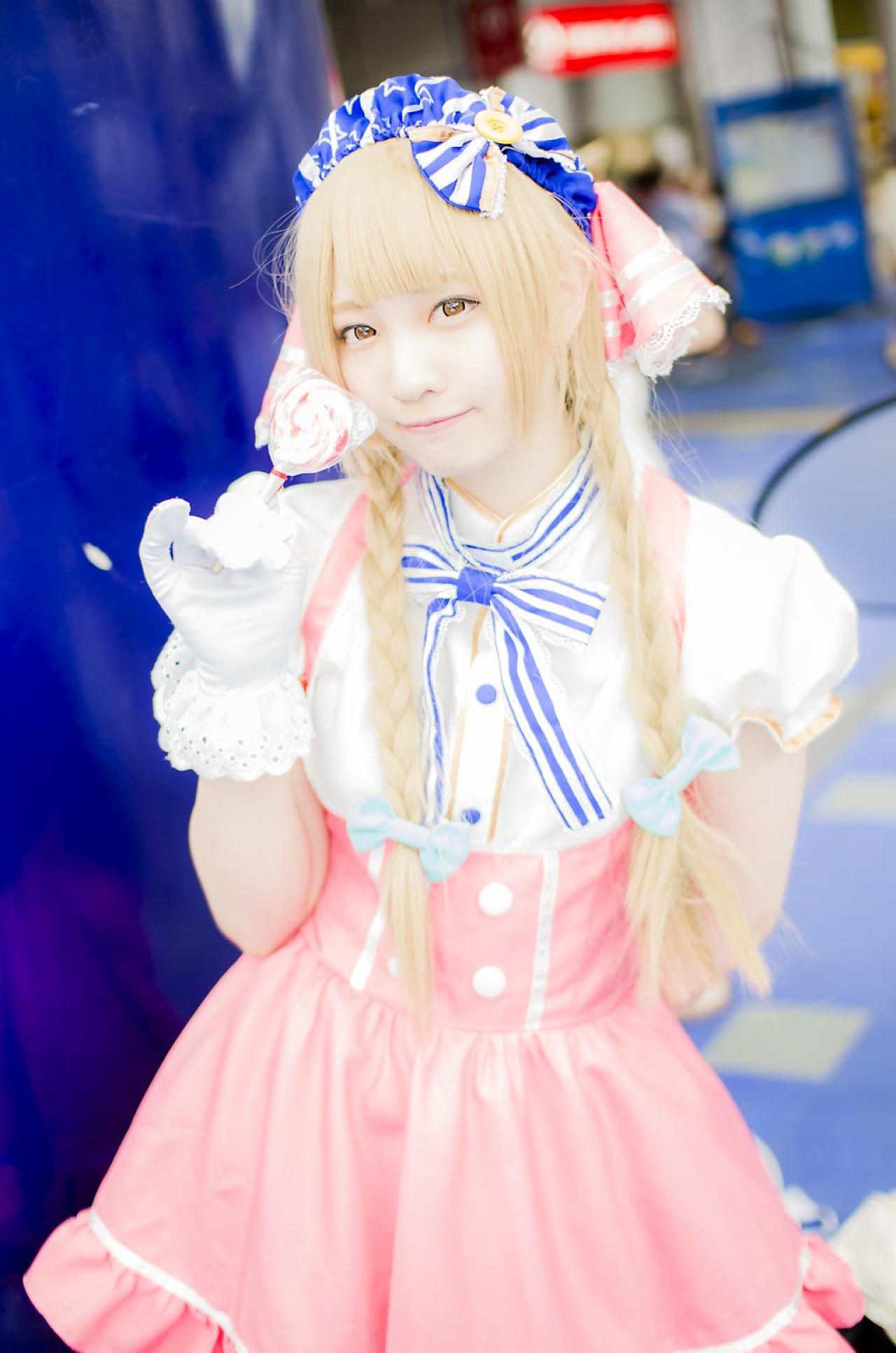 玖音さん扮南小鸟拿着棒棒糖站姿