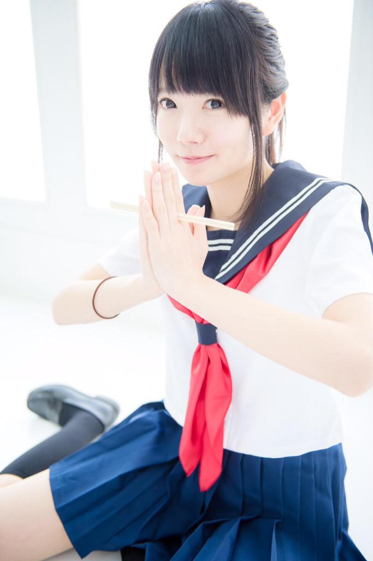 あっきん夹着筷子，双手合十