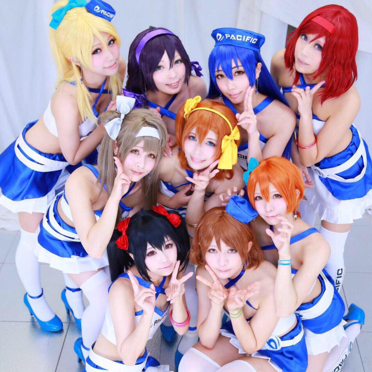 ゆず扮高坂穗乃果、わさび扮园田海未、此里扮南小鸟、kina扮西木野真姬、茉夏扮星空凛、かりちゃ扮小泉花阳、姫美那扮矢泽妮可、ぴけ扮东条希、せな扮绚濑绘里作剪刀手卖萌